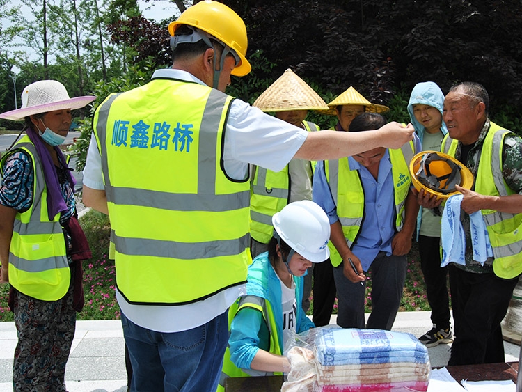 防暑降溫物資發(fā)放