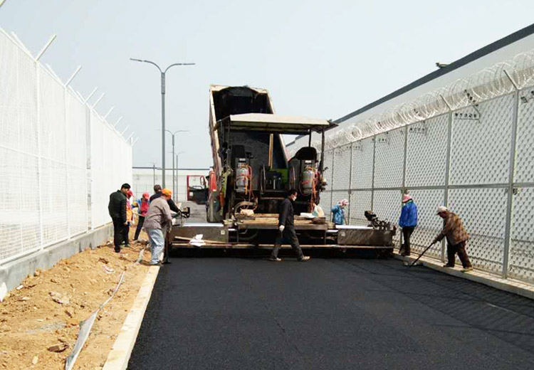 嘉祥魯寧監(jiān)獄路面攤鋪