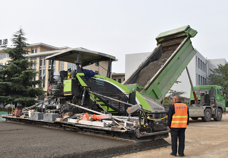 多功能攤鋪機(jī)