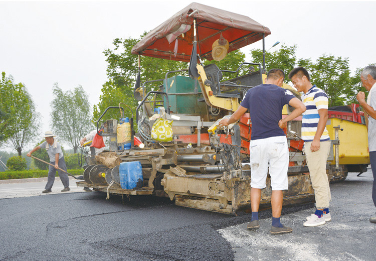 多功能攤鋪機(jī)