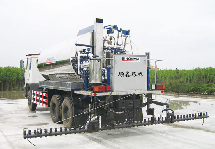 瀝青灑水車