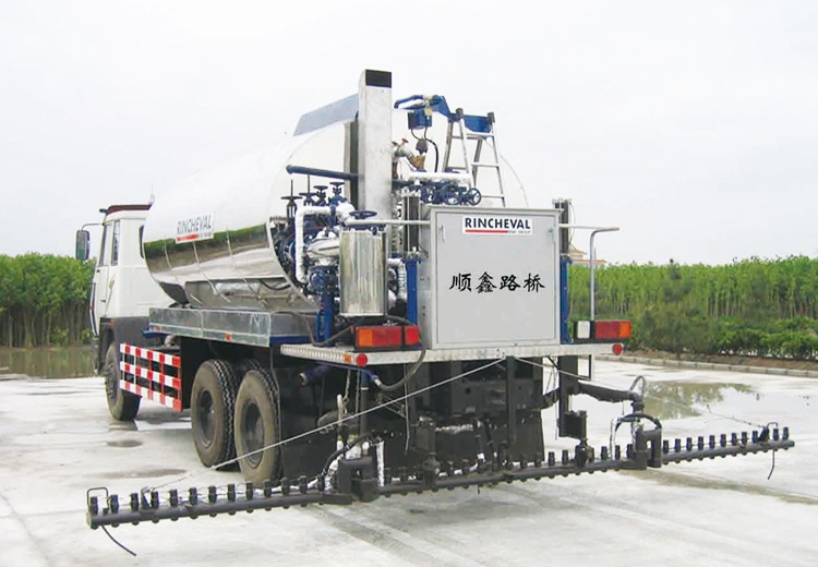 瀝青灑水車